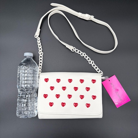 NWT Betsey Johnson Heart Studded White Crossbody Clutch Love Bag - Picture 10 of 10